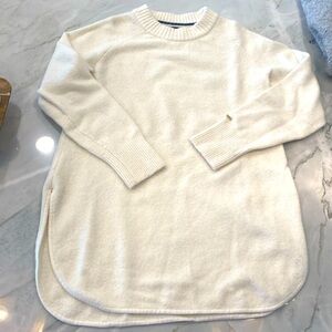 Super cute, cozy long sweater crew neck